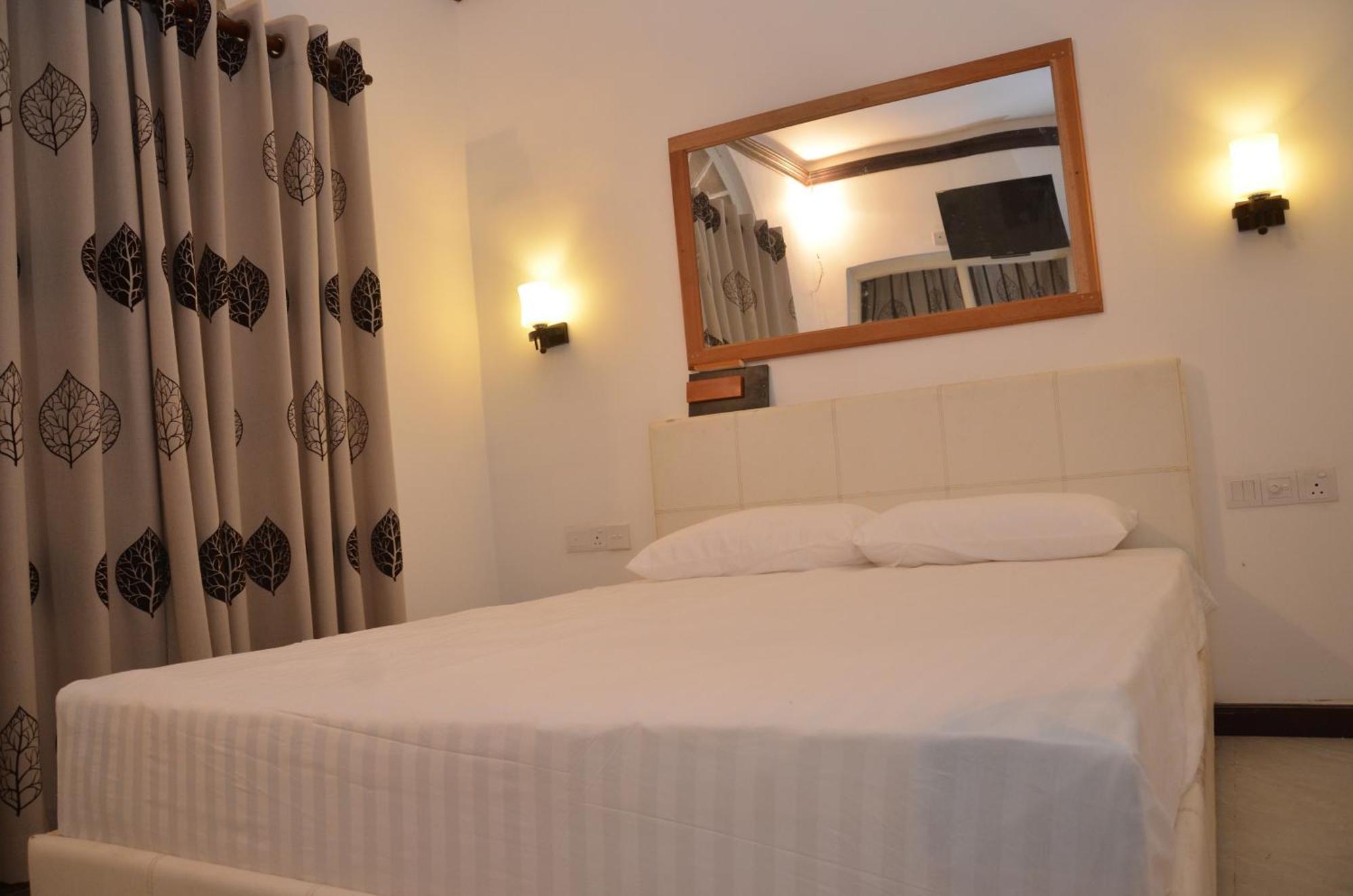 Kandy Waters Room photo