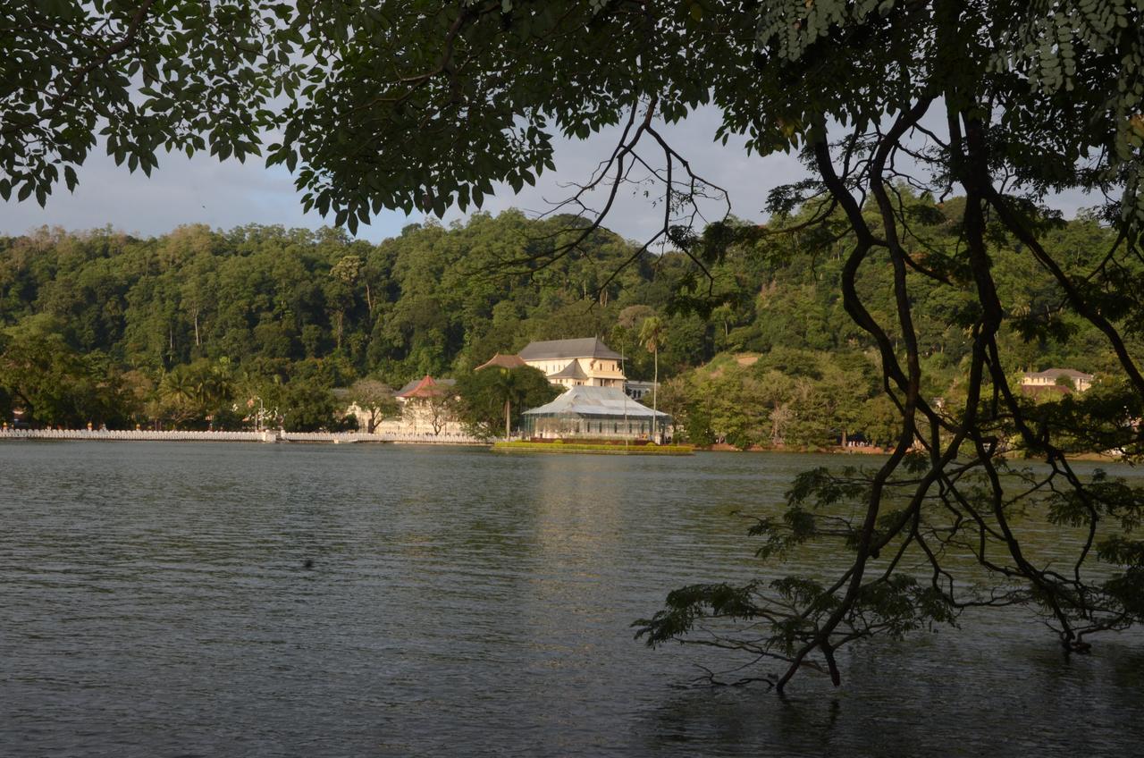 Kandy Waters Exterior photo