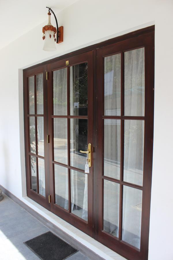 Kandy Waters Exterior photo