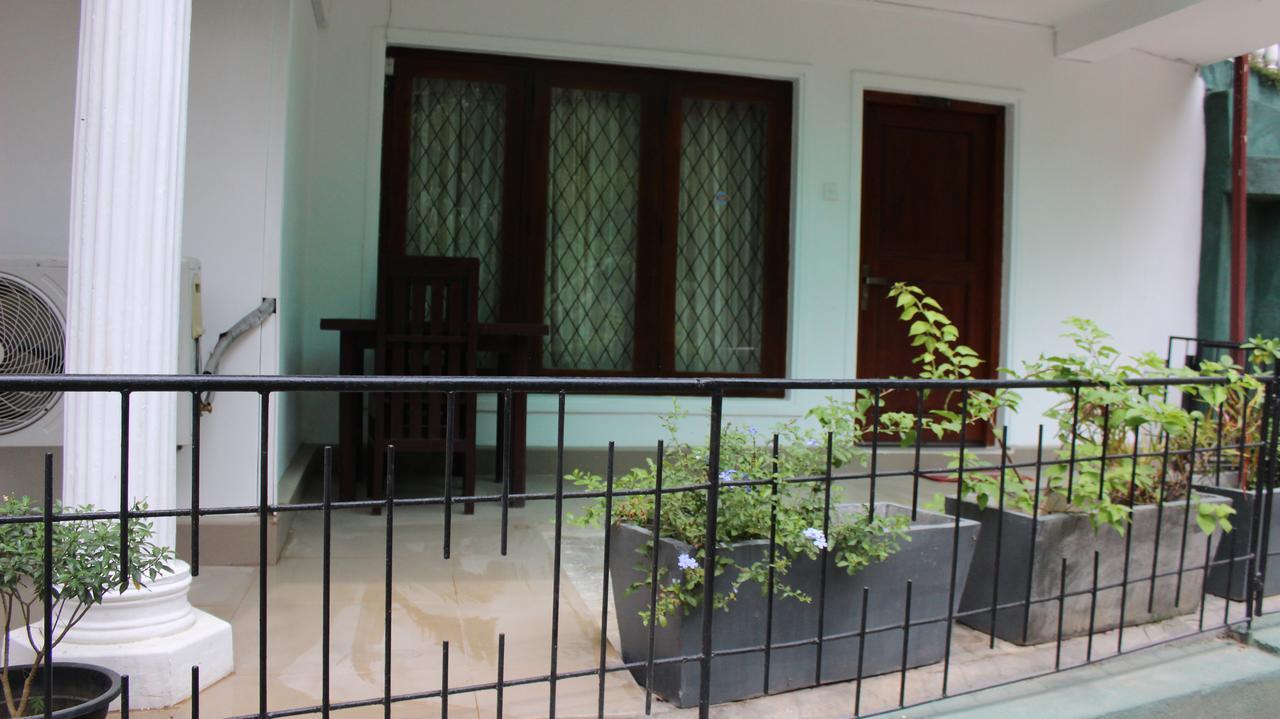 Kandy Waters Exterior photo