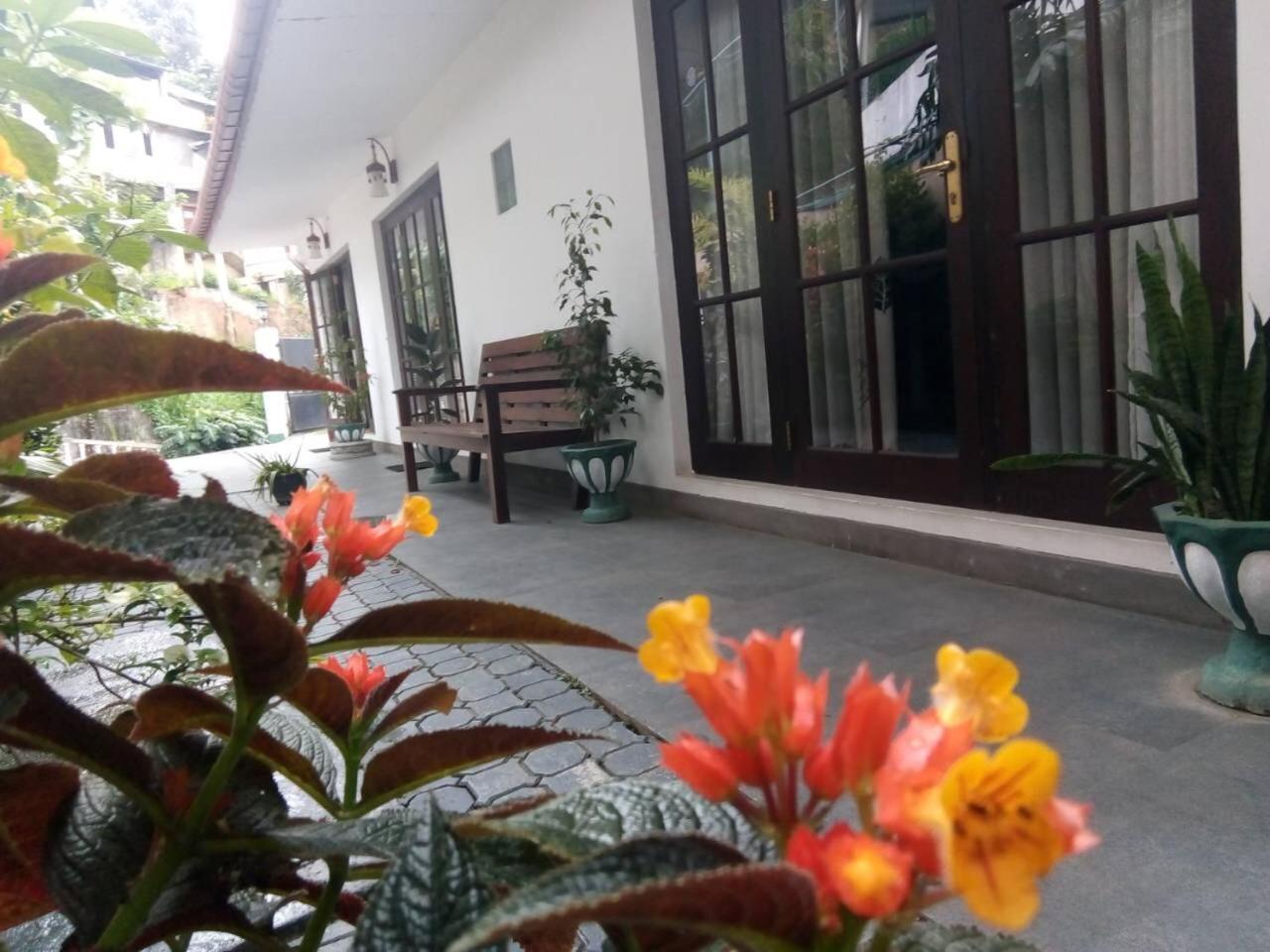 Kandy Waters Exterior photo